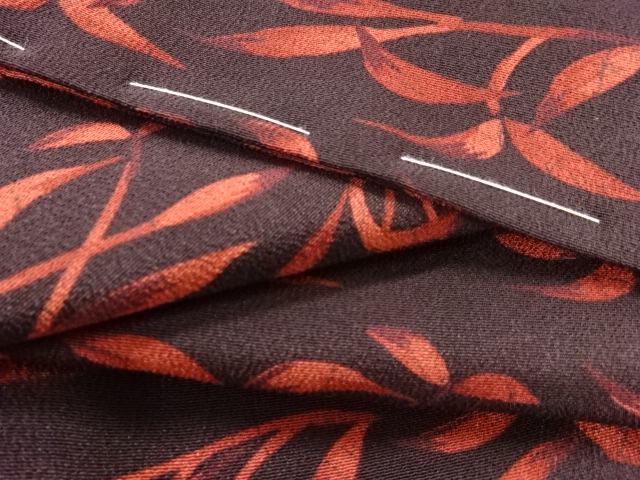  大正ロマン　錦紗草葉模様着物